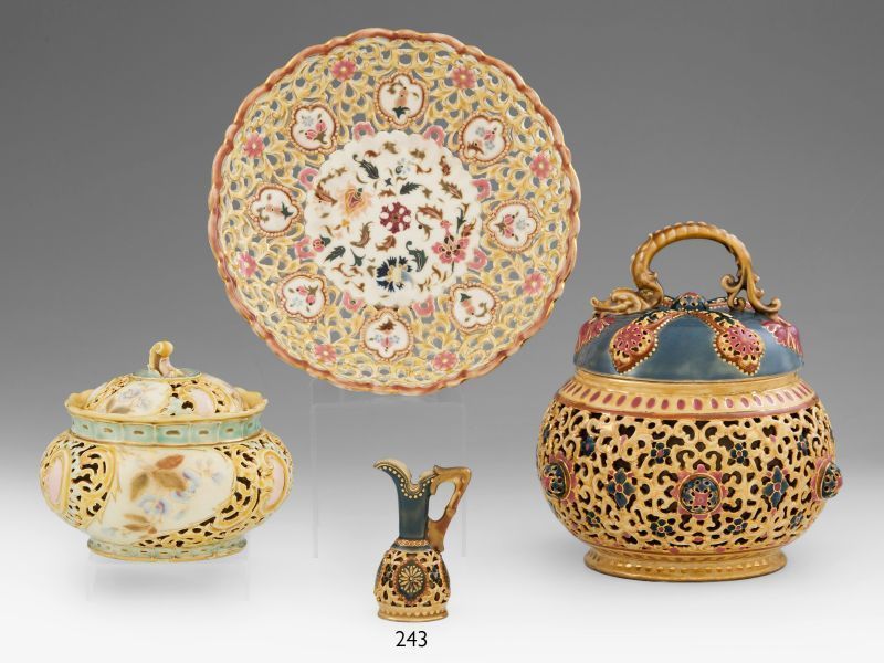 243. tétel, Zsolnay miniatűr díszkancsó