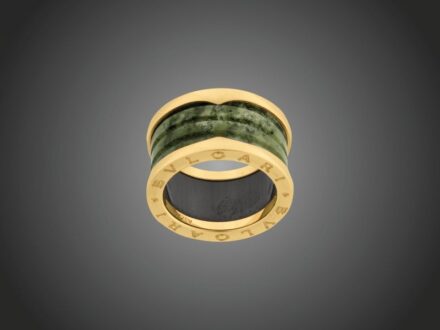 96. tétel, Női gyűrű Bulgari  Arany 750, jadeit betéttel, jelzett Bulgari, modellszám: A37WHH, 6,8 g, átmérő: 16,5 mm