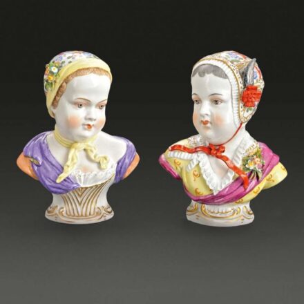 904. tétel, Lányka büsztök