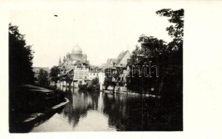 Nürnberg, Pegnitz river, St. Lorenz church photo