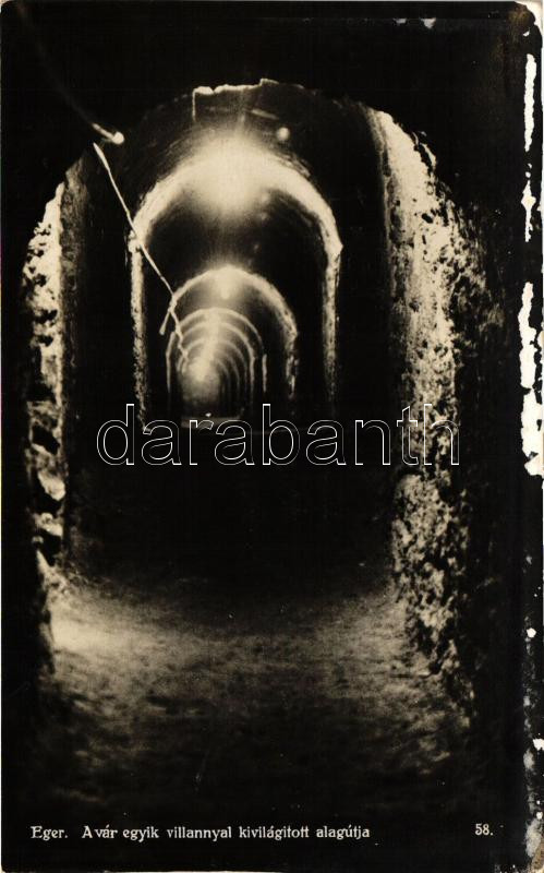 Eger, A vár egyik villannyal kivilágított alagútja; az Egri Keresztény Sajtószövetkezet tulajdona
