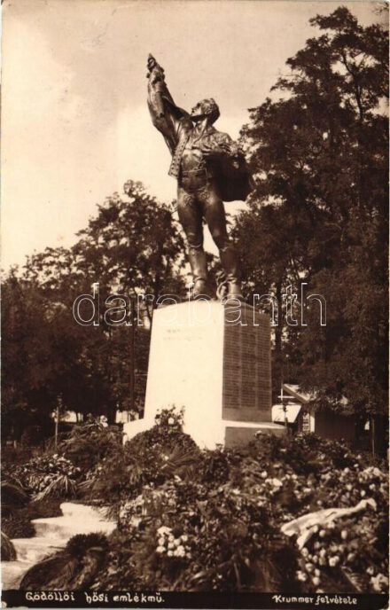 Gödöllő, Hősi emlékmű, Krummer photo