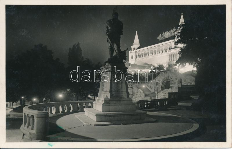 Budapest I. megvilágított Halászbástya éjjel