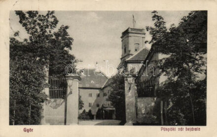 Győr, Püspöki vár bejárata