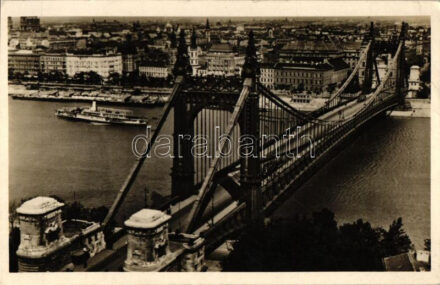 Budapest, Erzsébet híd, gőzhajó