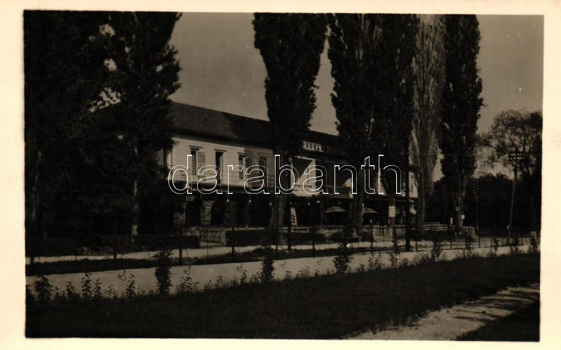 Balatonalmádi, Hungária szálló