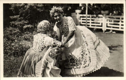 Kalocsavidéki népviselet / Hungarian folklore from Kalocsa