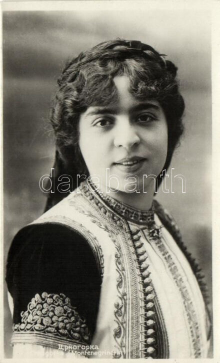 Montenegrói lány népviseletben / Montenegrin girl in traditional dress, folklore