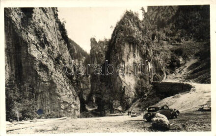 Békás szoros, Cheile Bicazului; automobil, 'Maroshévíz' pályaudvari bélyegzéssel / automobile, with 'Maroshévíz' railway station cancellation (EK)