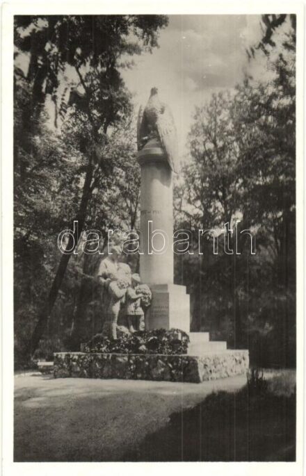 Tatabánya, hősök emlékszobra