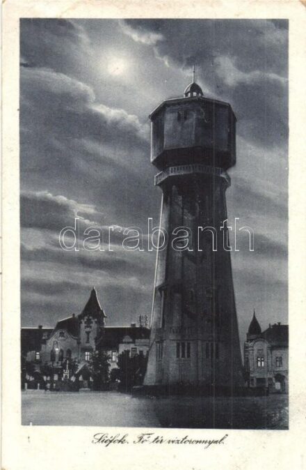 Siófok, víztorony a Fő téren, este (fl)