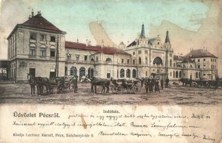 Pécs, Indóház, vasútállomás, lovaskocsik. Kiadja Lechner Kornél (fl)