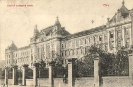 1911 Pécs, Honvéd hadapród iskola. Kiadja Fürst Lipót (kis szakadás / small tear)