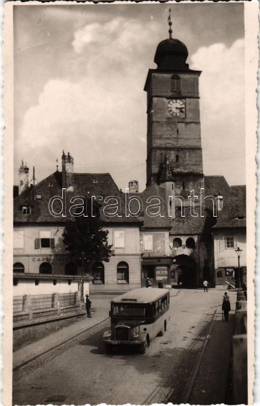 Nagyszeben, Hermannstadt, Sibiu; Várostorony, J. Fleischer, Carl F. Jickeli üzlete, Gyárváros felé közlekedő autóbusz / city tower, shops of Fleischer and Jickeli, autobus. photo (non PC) (gyűrődés / crease)