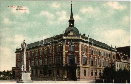 Keszthely, gimnázium, Szentháromság szobor