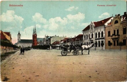 Békéscsaba, Ferenc József tér, Békésmegyei Gazdasági Egyesület székháza, Békésmegyei Általános Takarékpénztár, templomok, hintó. Kiadja Tevan Adolf