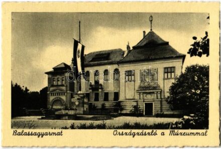 Balassagyarmat, Országzászló a múzeummal