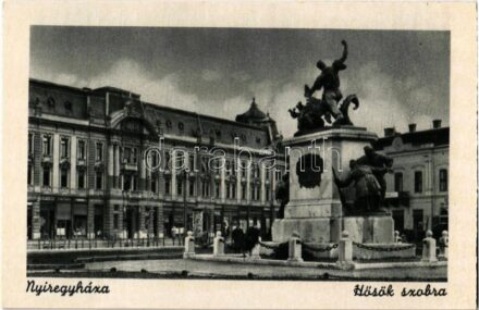Nyíregyháza, Hősök szobra