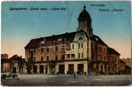 Gyulafehérvár, Karlsburg, Alba Iulia; Gizella udvar, üzletek, piaci árusok. Kiadja Weisz Bernát / Gisela-Hof / Palatul Gisela / department store, shops, market vendors