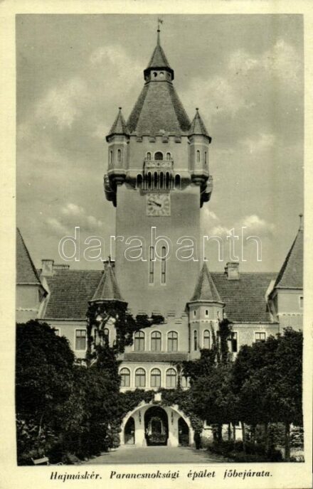 1940 Hajmáskér, Parancsnoksági épület főbejárata