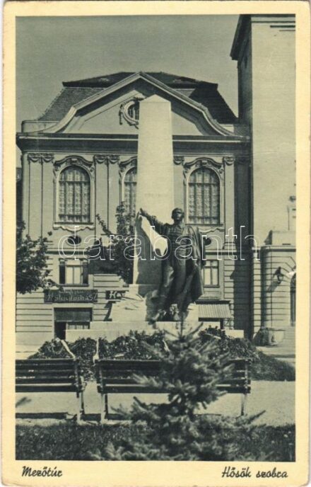 Mezőtúr, Hősök szobra, emlékmű, Balogh János üzlete (fa)