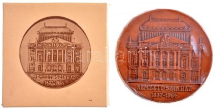 1964. 'Nemzeti Színház 1837-1964' egyoldalas kerámia plakett, eredeti kartondobozában