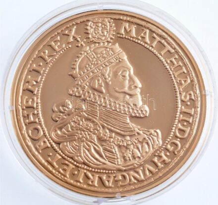 DN 'A legértékesebb magyar érmék - II. Mátyás tízszeres aranydukátjának replikája' aranyozott Cu emlékérem, 'COPY' jelzéssel, tanúsítvánnyal (40mm) T:PP