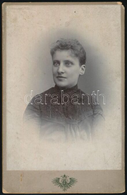 Keller Johanna (Janka) (1878-1904) Apja: Keller Kálmán fűszerkereskedő a budai várban. 17x11 cm