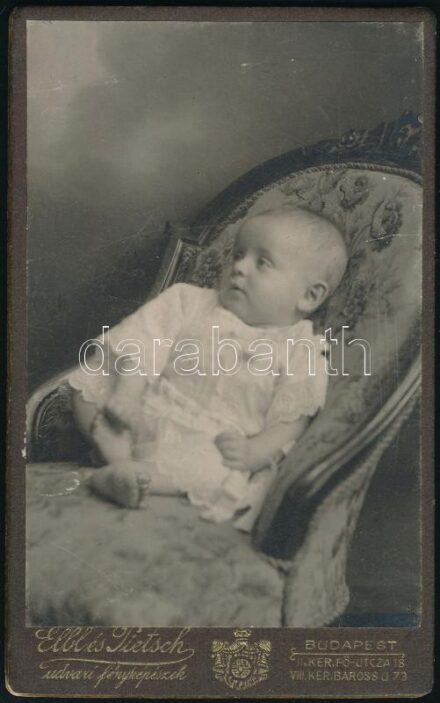 kistétényi Walther Zoltán (1910-1977) M. kir. Ferenc József-Tudományegyetem Bölcsész karán végzett, a Tápé. c. könyv szerzője csecsemőkori fotó 11x7 cm