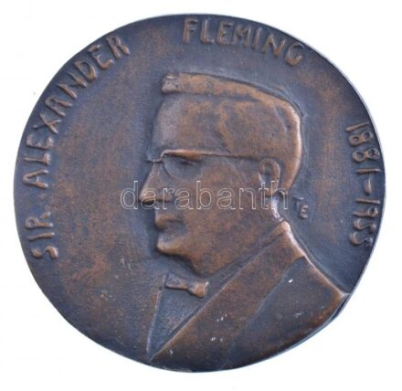Tornay Endre (1949-) 1975. 'Sir Alexander Fleming 1881-1955 / Dohányzást Ellenzők Társasága Budapest 1975' egyoldalas öntött Br emlékérem nem hozzávaló tokban (97mm) T:1-