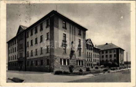 1938 Veszprém, Jutas; M. Kir. Kinizsi Pál Honvédcsapat Altisztképző iskola, főépület utcai homlokzata. Vitéz Mészáros István fényképész kiadása (EK)