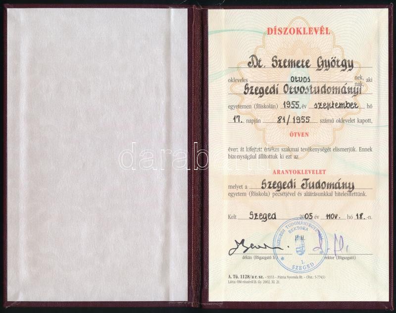 2005 Szeged, a Szegedi Orvostudományi Egyetem által Dr. Szemere György (1931-2016) orvos, egyetemi docens részére kiállított arany jubileumi oklevél, eredeti dísztokjában + 3 db fotó Dr. Szemere Györgyről az oklevél átadóján