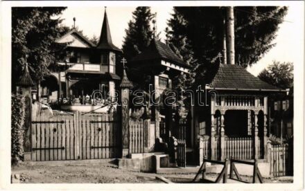 Szováta, Sovata; Bernády villa, székelykapu. Körtesi K. fényképész felvétele és kiadása / villa, Székely gate