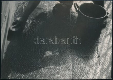 cca 1934 Kinszki Imre (1901-1945) budapesti fotóművész hagyatékából, pecséttel jelzett vintage fotó, 12,1x17,2 cm