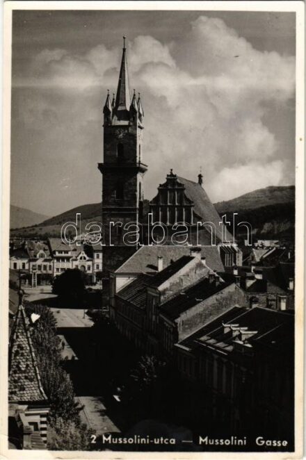 Beszterce, Bistritz, Bistrita; Mussolini utca, Evangélikus templom / street view, Lutheran church (fl)