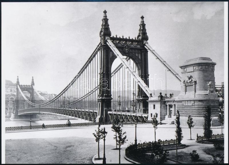 cca 1910 Egy szép felvétel a régi Erzsébet hídról, Fekete György (1904-1990) budapesti fényképész hagyatékából 1 db - vélhetően másolati - NEGATÍV (3,6x4,9 cm) + az erről készült mai nagyítás, 13x18 cm