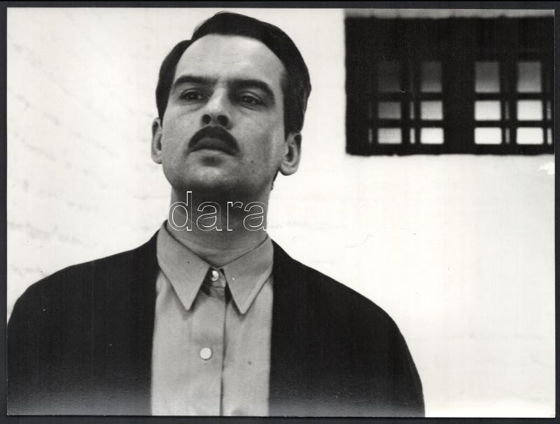 cca 1966 Latinovits Zoltán (1931-1976) színész a Hideg napok című film forgatásán, 3 db vintage produkciós filmfotó, Szomszéd András felvételei, 18x24 cm - Image 2