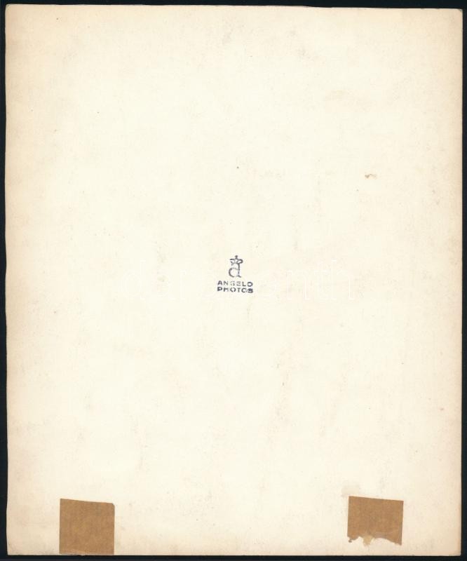 cca 1930 Angelo (1894-1974) budapesti fényképész és fotóművész vintage alkotása (női portré), pecséttel jelzett, a kép sarkán kis folt, 20x16,5 cm - Image 2