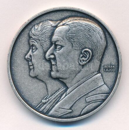 Berán Lajos (1883-1943) 1993. 'Vitéz Nagybányai Horthy Miklós és felesége / Kenderes 1993. szeptember 4.' ezüstpatinázott Br emlékérem (40mm) T:1-