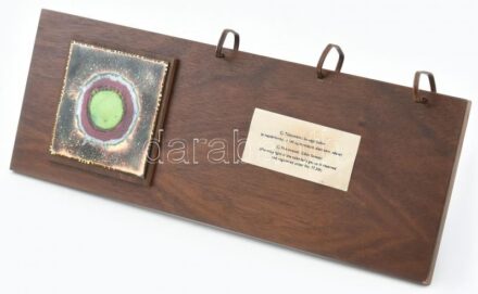 Somogyi Gábor: Naptártartó. Tűzzománc, fa. 13x37cm