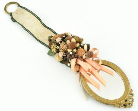 Réz ovális kis tükör száraz dísszel.