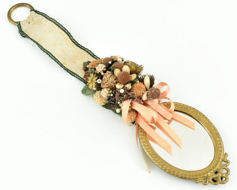 Réz ovális kis tükör száraz dísszel.