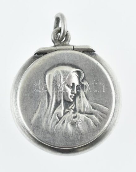 Ezüst (Ag) ereklyetartó medál és rózsafüzér. Jelzett, d: 23 mm és h: 25 cm, össz. nettó 8,4 g