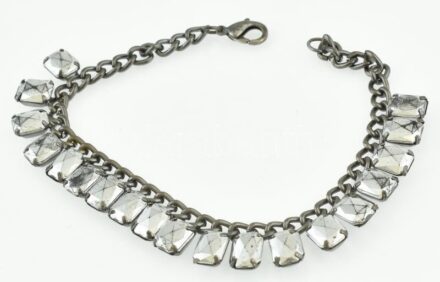 Bizsu fém lánc, kisebb kopásnyomokkal, h: 24 cm