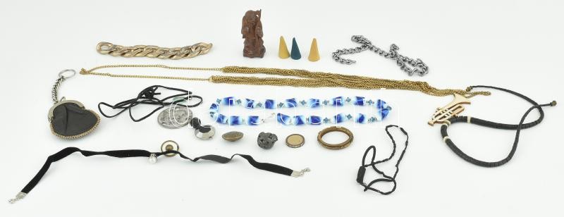 Kis bolha tétel bizsukkal, benne faragott fa kínai bölcs figura