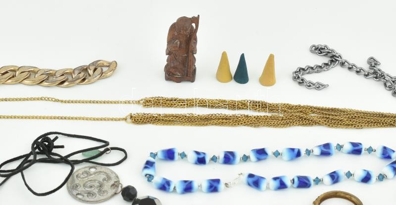 Kis bolha tétel bizsukkal, benne faragott fa kínai bölcs figura - Image 2