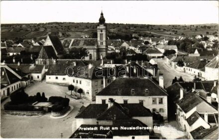 1962 Ruszt, Rust am Neusiedlersee; Freistadt, Platz / tér / square, automobile. Karl Allmann Fotograf, photo (EK)