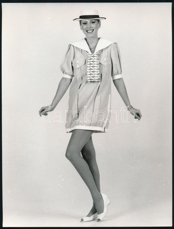 cca 1960-1980 Divatfotók, 4 db, 24×18 cm