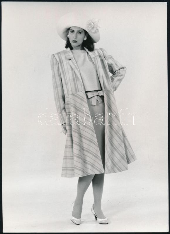 cca 1960-1980 Divatfotók, 4 db, 24×18 cm - Image 2