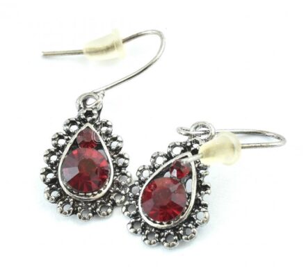 Csepp alakú bizsu fülbevalópár, szép állapotban, h: 2 cm